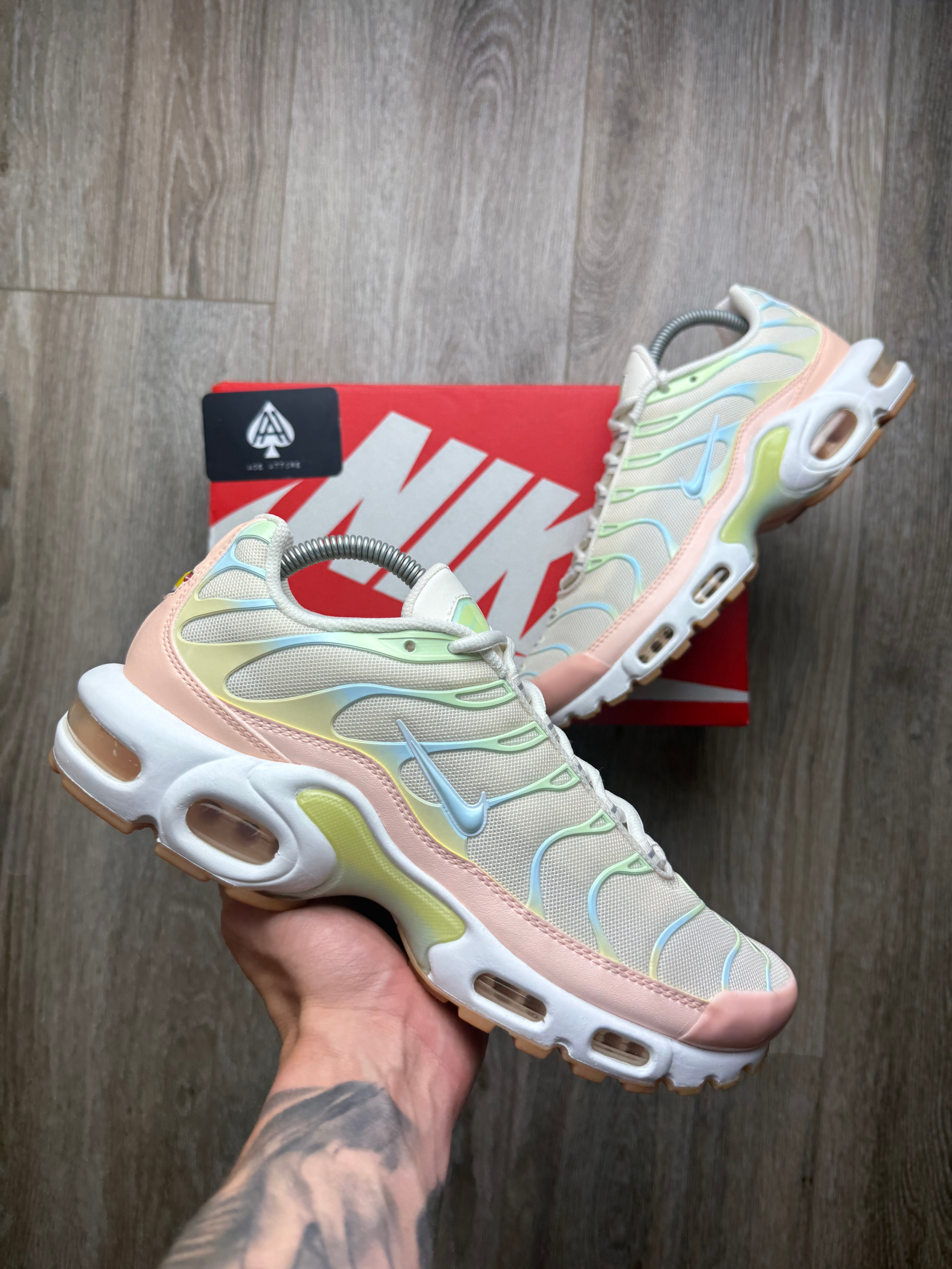 Air Max Plus - Crimson Tint